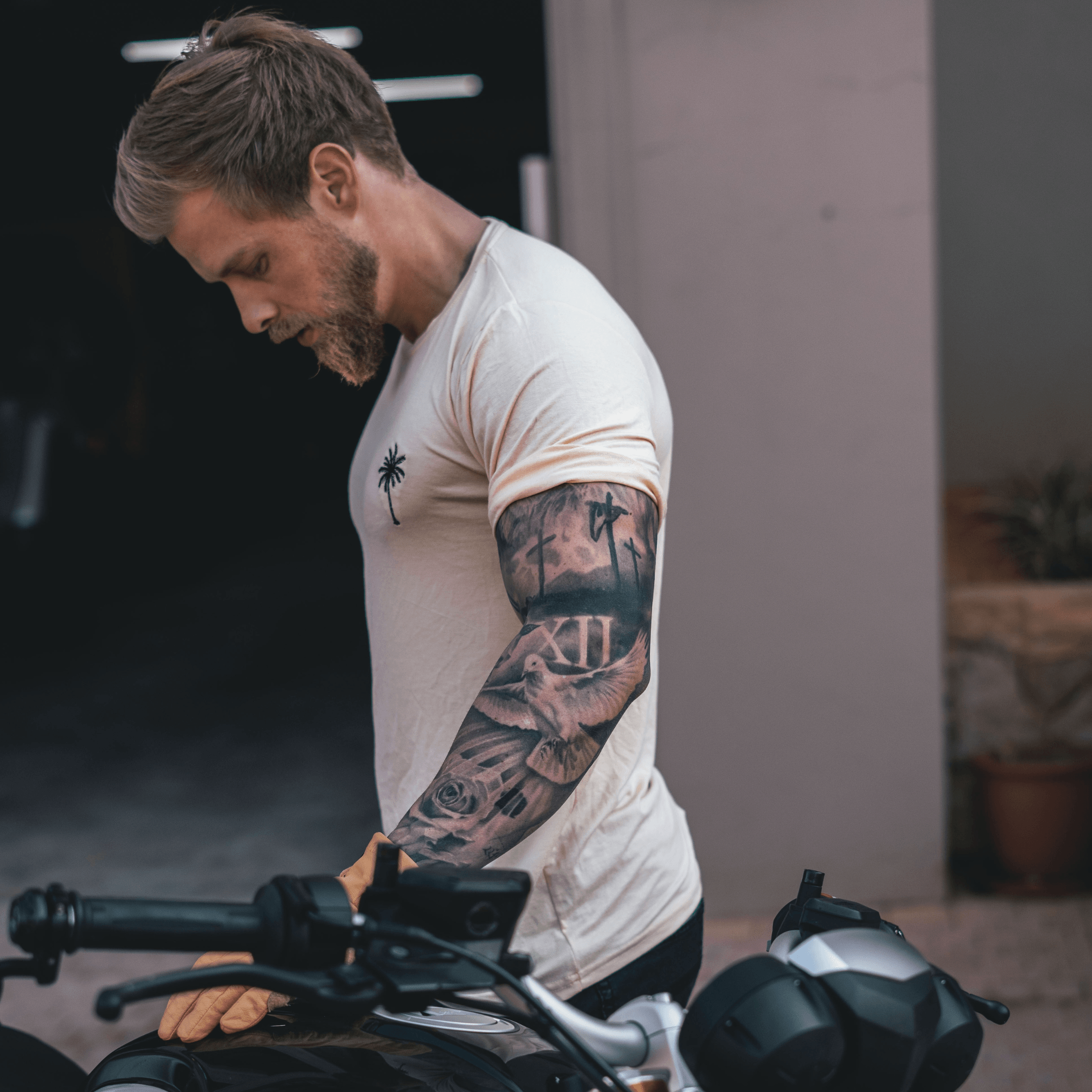 Rolled Muscle Tee - DesertStrange ParadiseStrange Paradise
Our Rolled Muscle Tees are designed for everyday wear. Our fabric delivers a product for those with a demanding and versatile lifestyle. From the workplace or gym, Rolled Muscle Tee - Desert