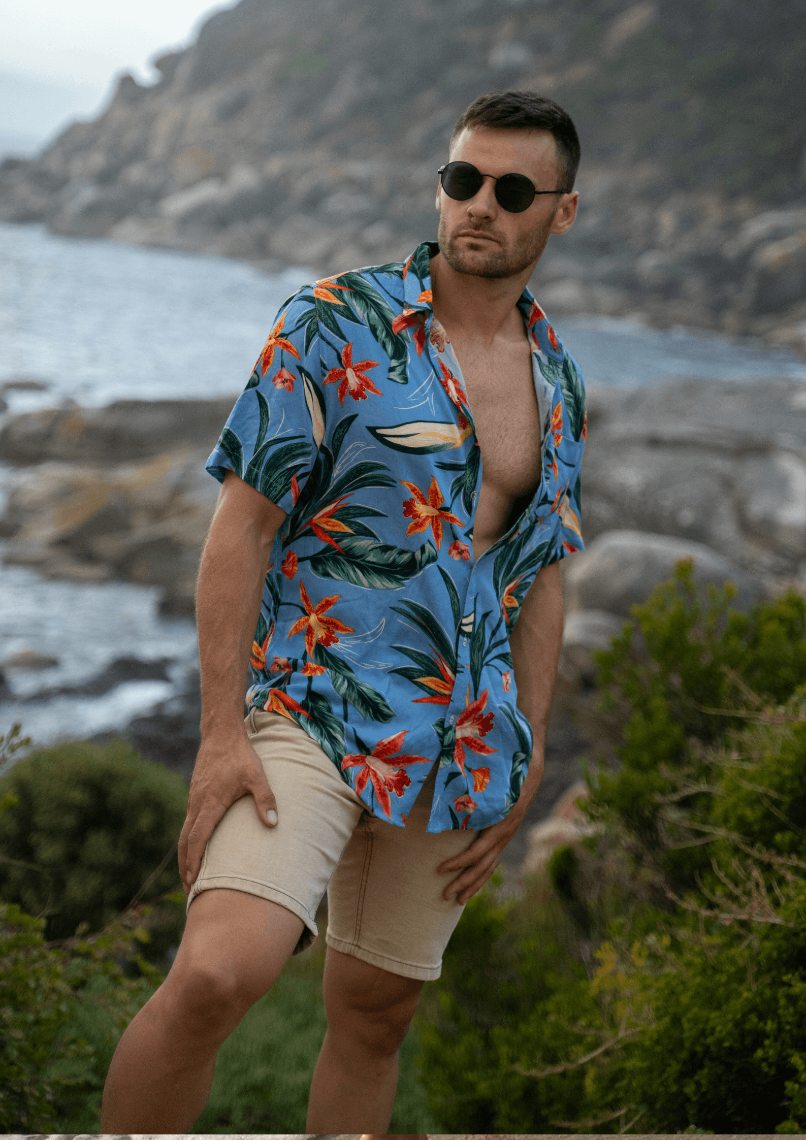 Short Sleeve Shirt - Tropical BlissStrange ParadiseStrange Paradise
Men's Short Sleeve Shirt - Tropical Bliss is a slim fit shirt with button up fastening and a single chest pocket. The shirt showcases a smart casual look and is pMen's Short Sleeve Shirt - Tropical Bliss