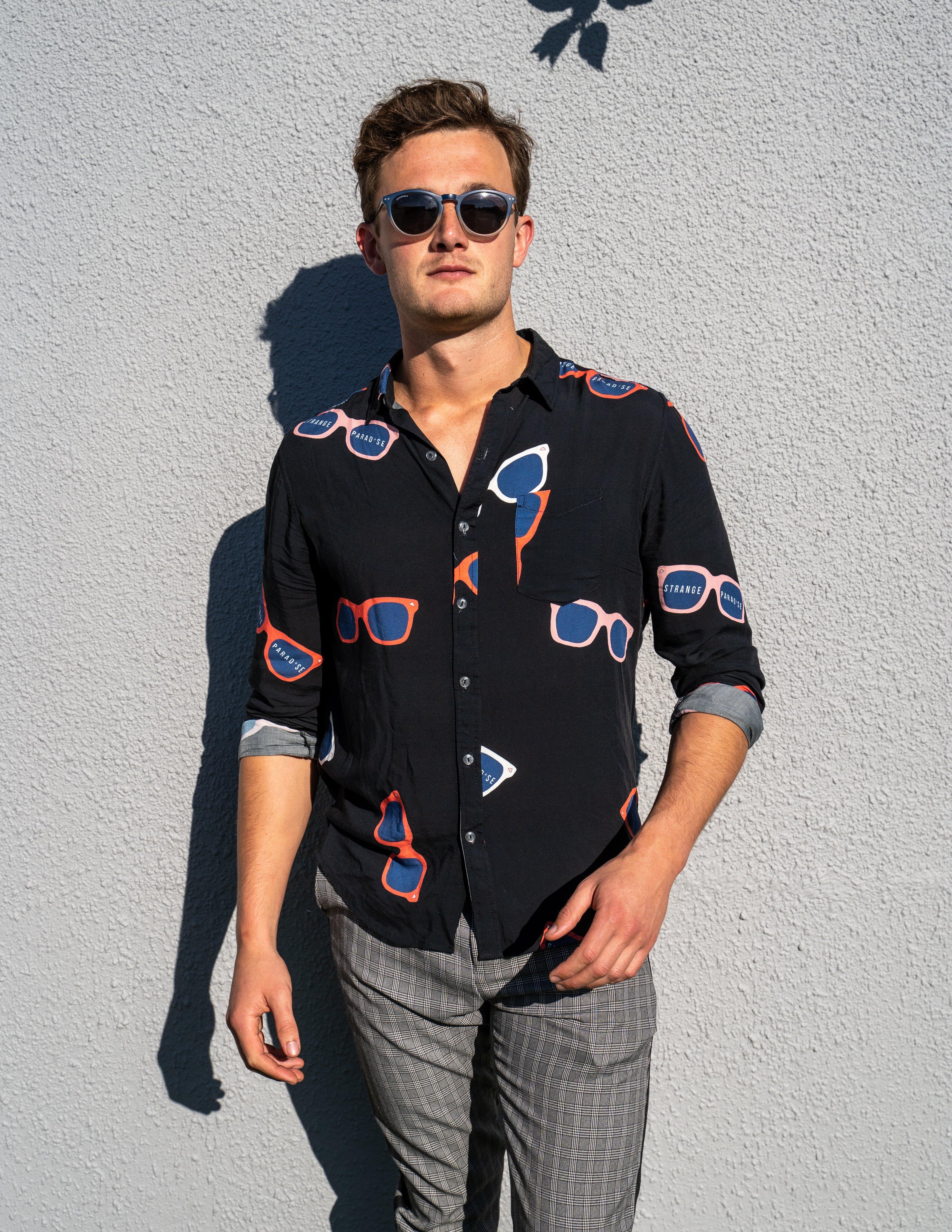 Long Sleeve Shirt - Retro ShadesStrange ParadiseStrange Paradise
Men's Long Sleeve Shirt - Retro Shades is a slim fit shirt with button up fastening and a single chest pocket. The shirt showcases a smart casual look and is pairedMen's Long Sleeve Shirt - Retro Shades