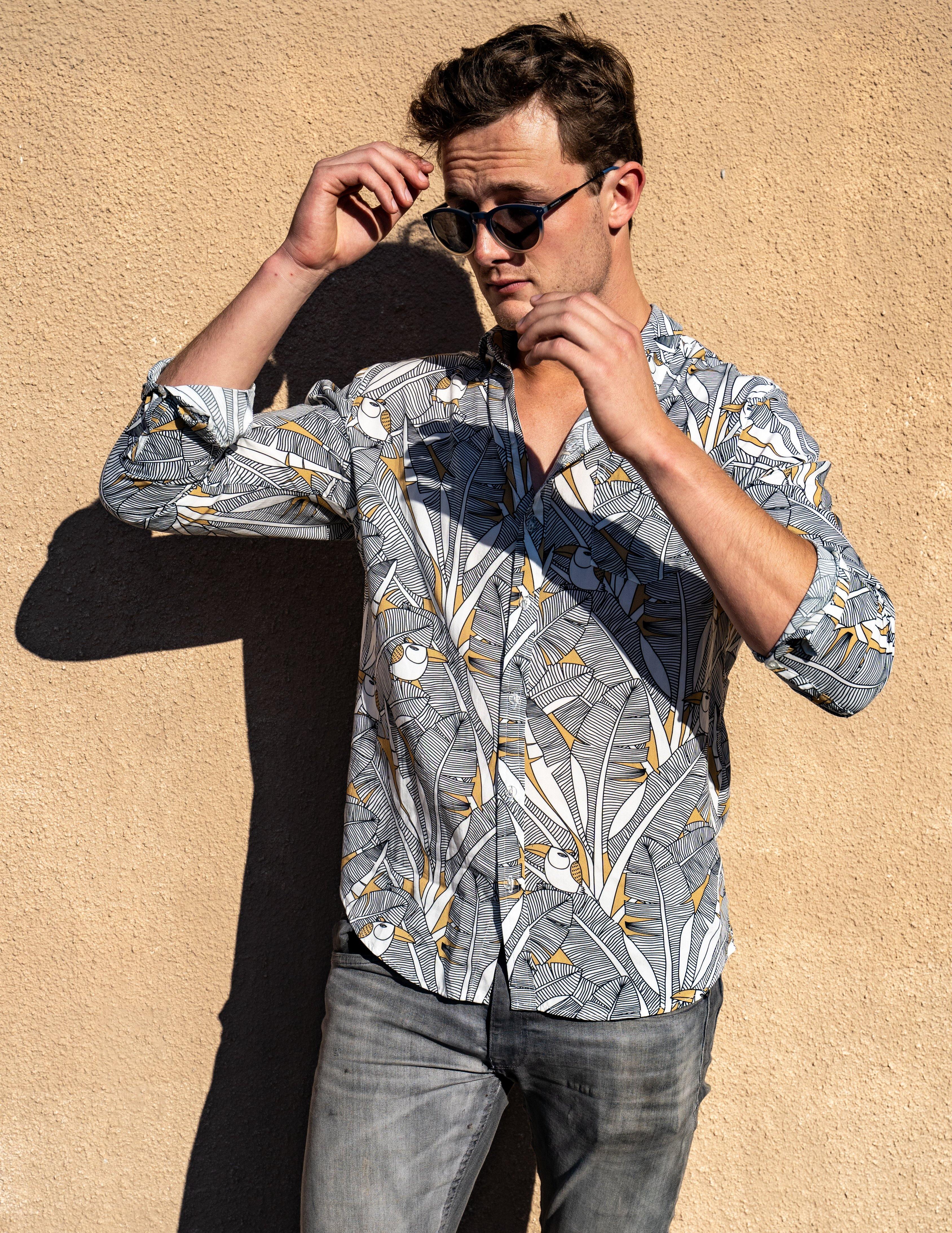 Long Sleeve Shirt - BirdStrange ParadiseStrange Paradise
Men's Long Sleeve Shirt - Bird Of Paradise is a slim fit shirt with button up fastening and a single chest pocket. The shirt showcases a smart casual look and is paMen's Long Sleeve Shirt - Bird Of Paradise