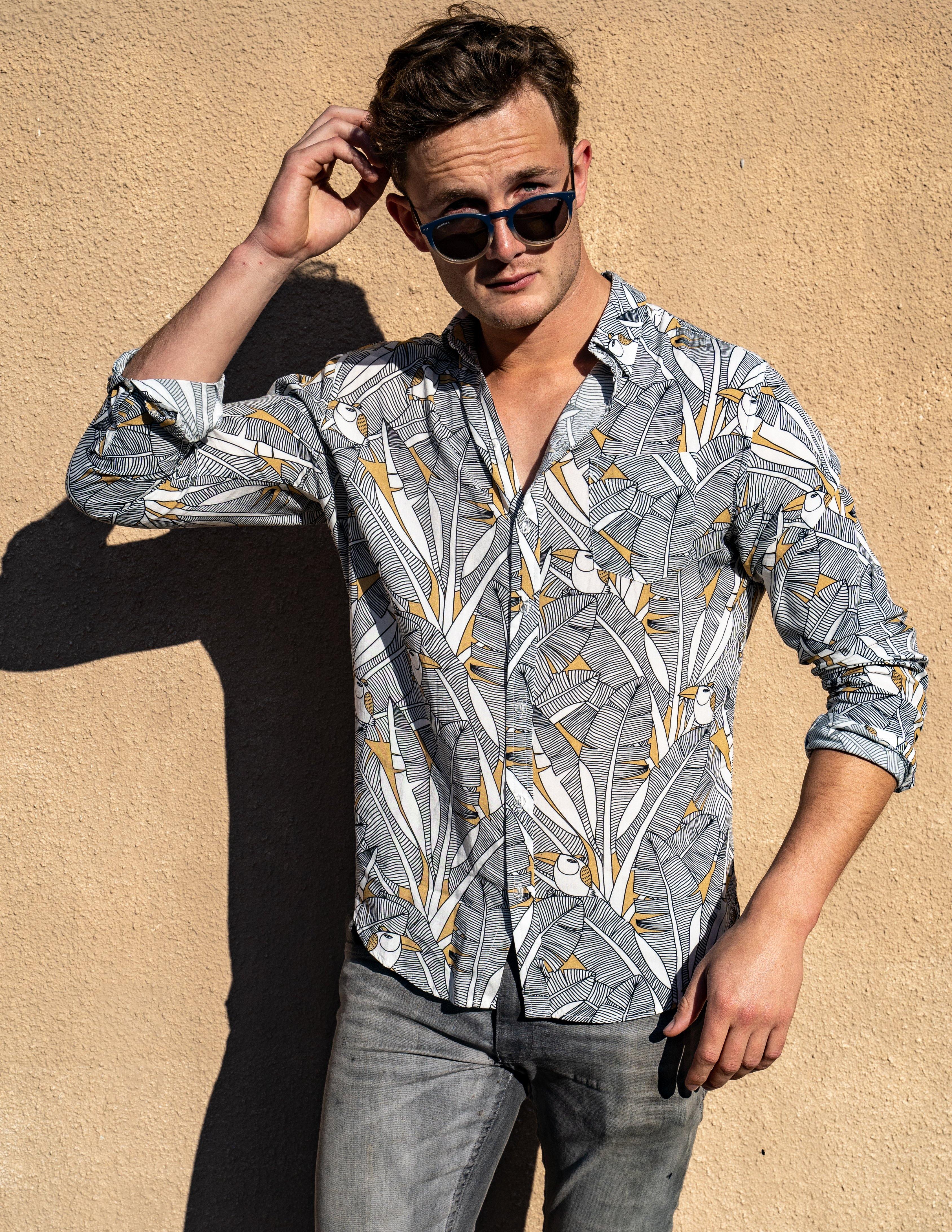 Long Sleeve Shirt - BirdStrange ParadiseStrange Paradise
Men's Long Sleeve Shirt - Bird Of Paradise is a slim fit shirt with button up fastening and a single chest pocket. The shirt showcases a smart casual look and is paMen's Long Sleeve Shirt - Bird Of Paradise