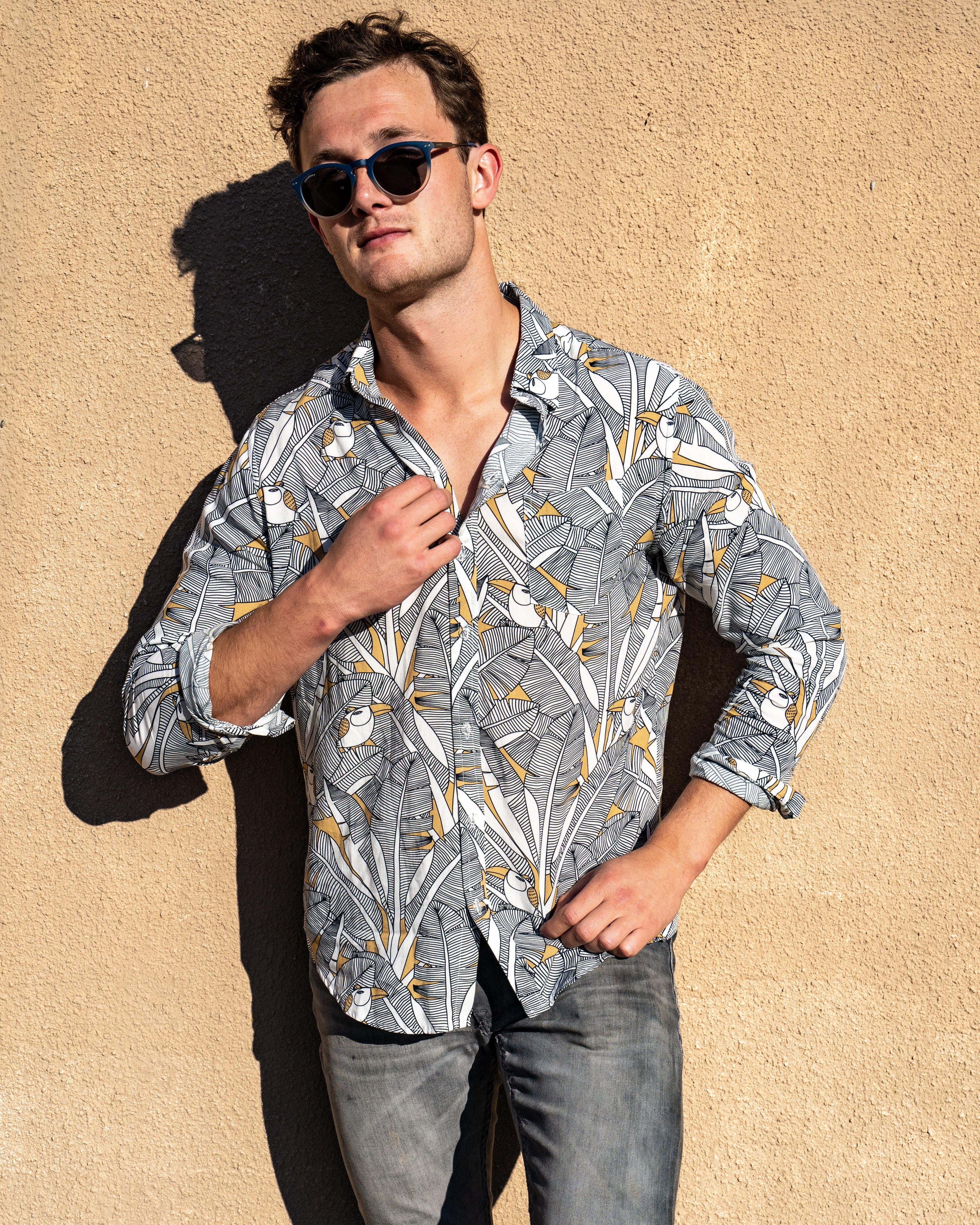 Long Sleeve Shirt - BirdStrange ParadiseStrange Paradise
Men's Long Sleeve Shirt - Bird Of Paradise is a slim fit shirt with button up fastening and a single chest pocket. The shirt showcases a smart casual look and is paMen's Long Sleeve Shirt - Bird Of Paradise