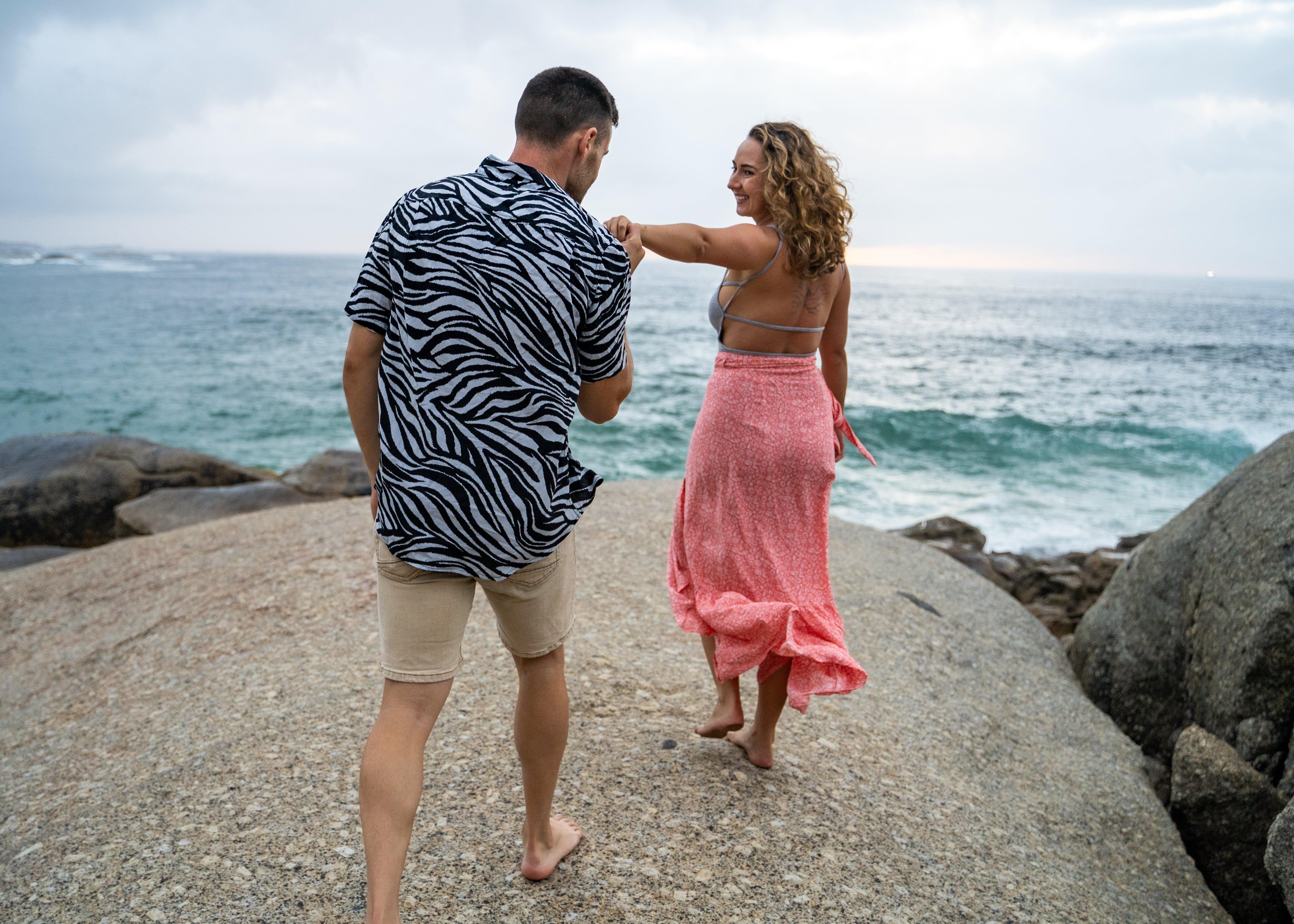 Short Sleeve Shirt - Zebra StripeStrange ParadiseStrange Paradise
Men's Short Sleeve Shirt - Zebra Stripe is a slim fit shirt with button up fastening and a single chest pocket. The shirt showcases a smart casual look and is pairMen's Short Sleeve Shirt - Zebra Stripe