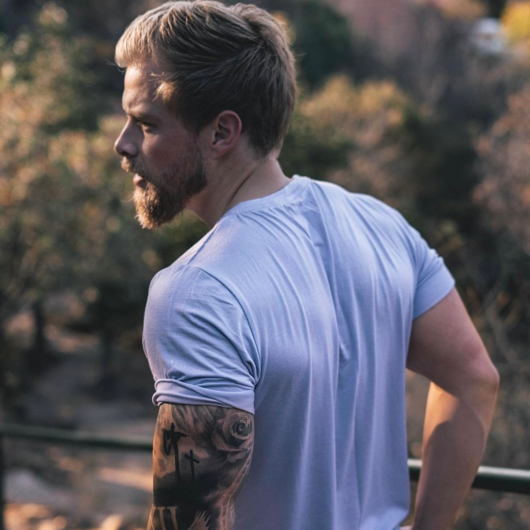 Rolled Muscle Tee - IndigoStrange ParadiseKingsofculture
Our Rolled Muscle Tees are designed for everyday wear. Our fabric delivers a product for those with a demanding and versatile lifestyle. From the workplace or gym, Rolled Muscle Tee - Indigo