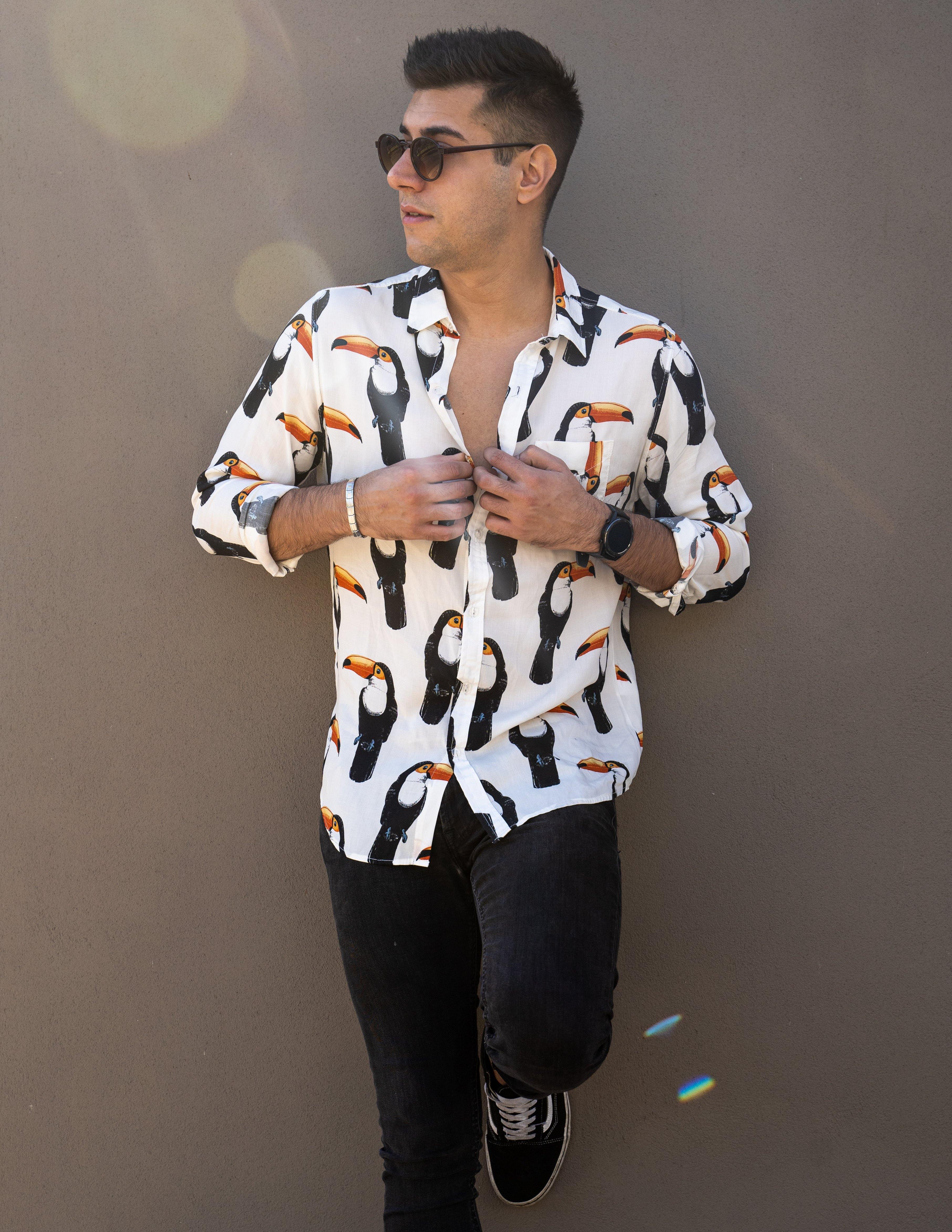 Long Sleeve Shirt - ToucanStrange ParadiseStrange Paradise
Men's Long Sleeve Shirt - Toucan Do It is a slim fit shirt with button up fastening and a single chest pocket. The shirt showcases a smart casual look and is pairedMen's Long Sleeve Shirt - Toucan Do It