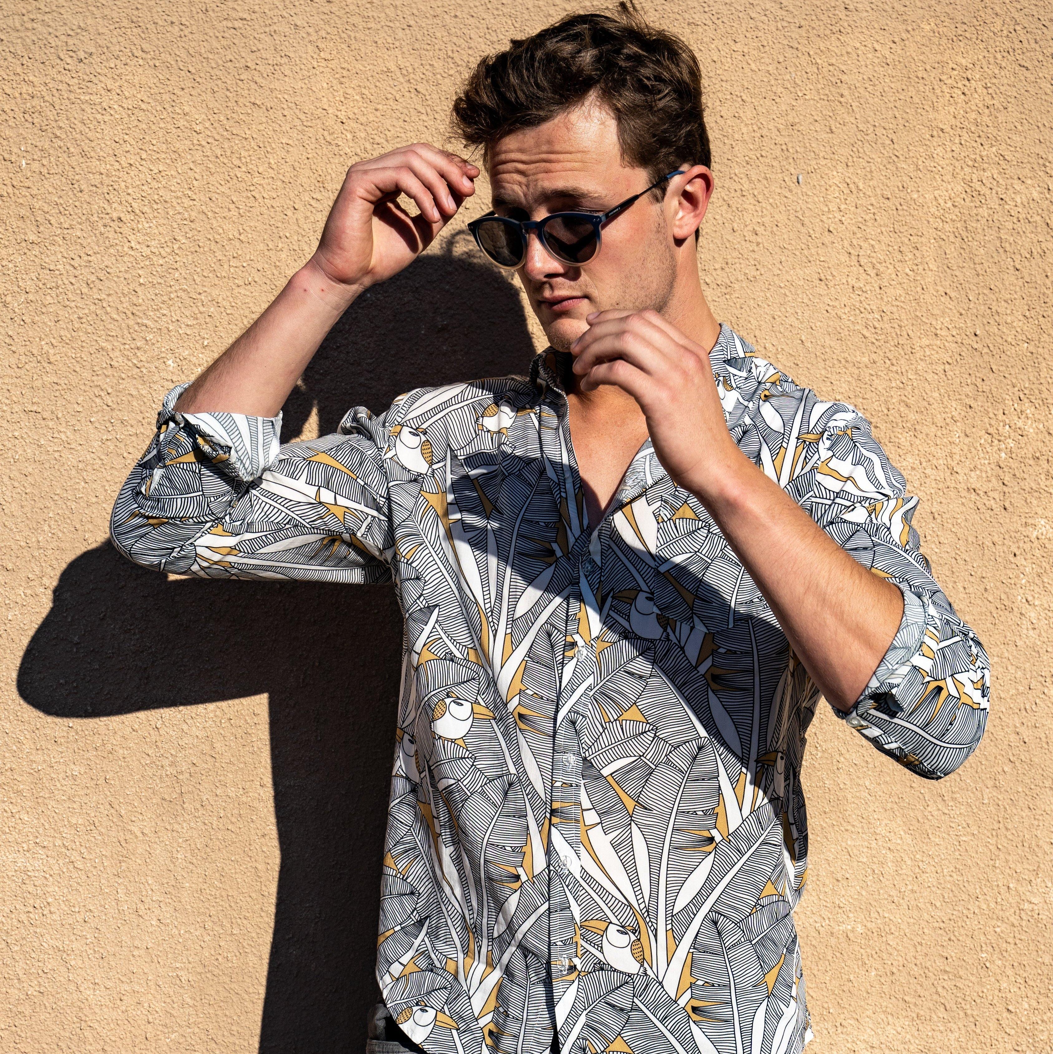 Long Sleeve Shirt - BirdStrange ParadiseStrange Paradise
Men's Long Sleeve Shirt - Bird Of Paradise is a slim fit shirt with button up fastening and a single chest pocket. The shirt showcases a smart casual look and is paMen's Long Sleeve Shirt - Bird Of Paradise