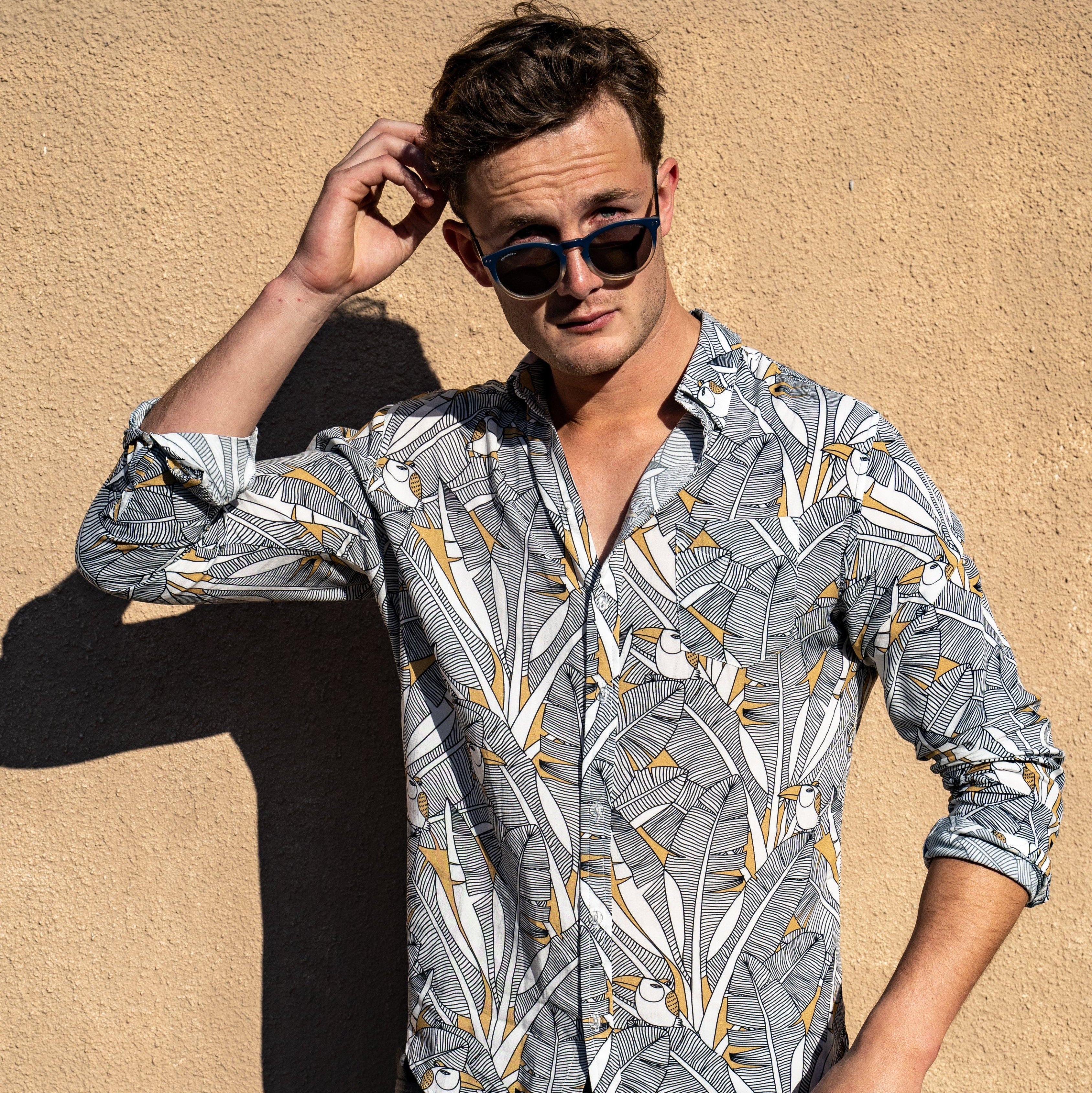 Long Sleeve Shirt - BirdStrange ParadiseStrange Paradise
Men's Long Sleeve Shirt - Bird Of Paradise is a slim fit shirt with button up fastening and a single chest pocket. The shirt showcases a smart casual look and is paMen's Long Sleeve Shirt - Bird Of Paradise