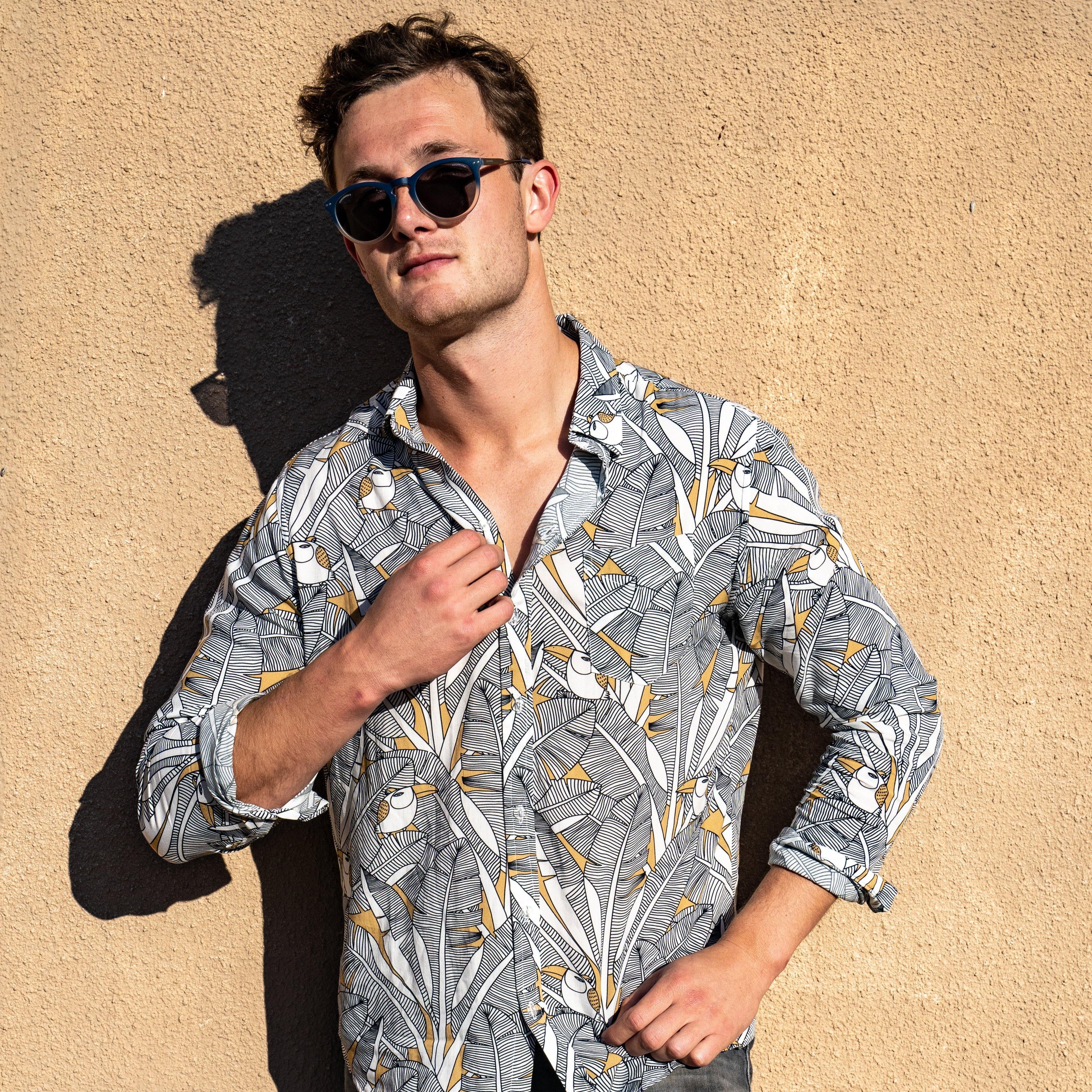 Long Sleeve Shirt - BirdStrange ParadiseStrange Paradise
Men's Long Sleeve Shirt - Bird Of Paradise is a slim fit shirt with button up fastening and a single chest pocket. The shirt showcases a smart casual look and is paMen's Long Sleeve Shirt - Bird Of Paradise