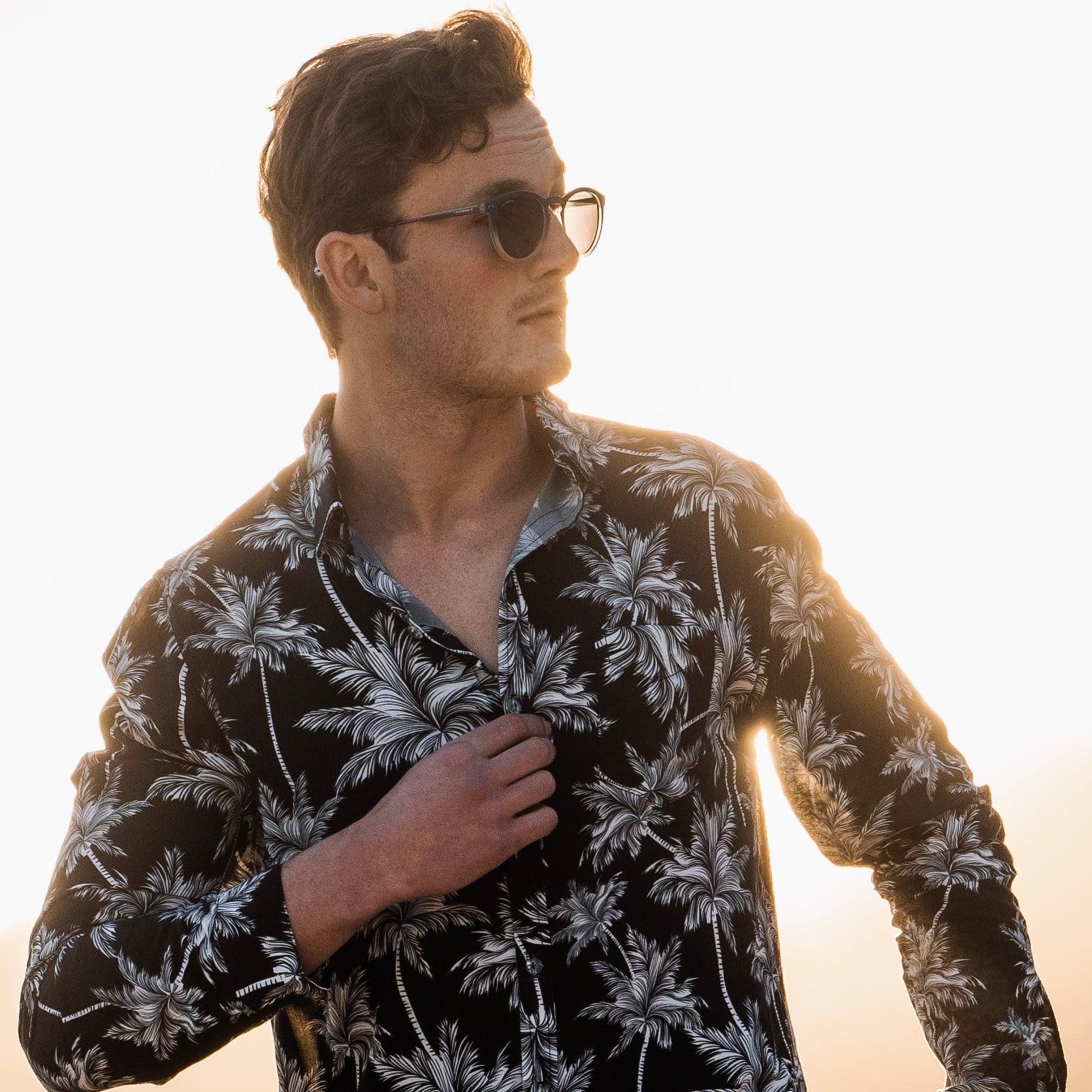 Long Sleeve Shirt - PalmtasticStrange ParadiseStrange Paradise
Men's Long Sleeve Shirt - Palmtastic is a slim fit shirt with button up fastening and a single chest pocket. The shirt showcases a smart casual look and is paired eMen's Long Sleeve Shirt - Palmtastic